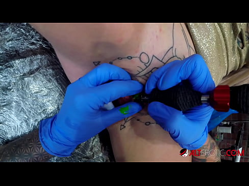 ❤️ Sully Savage, o bunăciune extrem de tatuată, și-a făcut un tatuaj pe clitorisul ei ️❌  at us ro.filmexxx18.ru ❌️